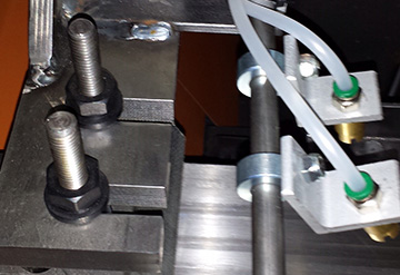 Mounting spray bars on a West Plains Resaw